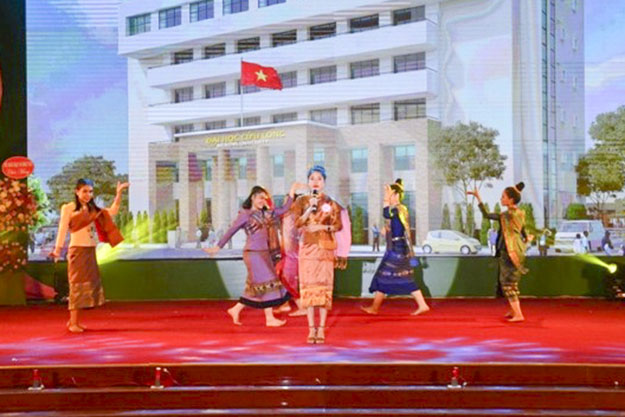 Lưu học sinh Lào trường Đại học Hồng Đức đạt giải ba vòng chung kết toàn quốc cuộc thi “Hùng biện tiếng Việt cho lưu học sinh Lào tại Việt Nam” năm 2019