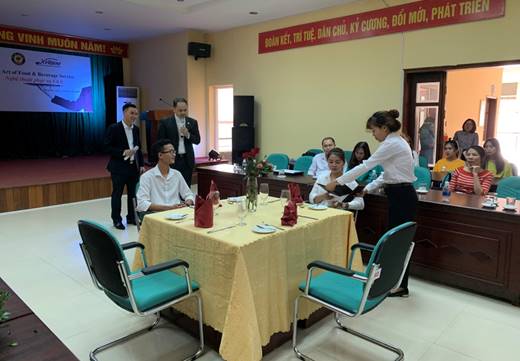 Buổi workshop cho sinh viên Việt Nam học, Du lịch với chủ đề: “The Art of F & B service” (Nghệ thuật phục vụ ăn uống trong nhà hàng, khách sạn)