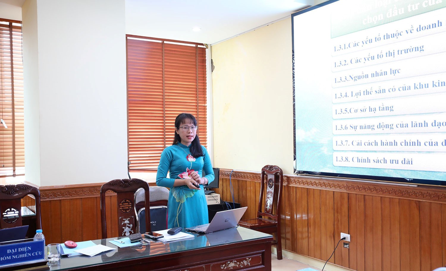 Nghiệm thu đề tài Khoa học và Công nghệ cấp Bộ: “Nghiên cứu yếu tố ảnh hưởng đến việc lựa chọn đầu tư của các doanh nghiệp vào Khu kinh tế Nghi Sơn, tỉnh Thanh Hóa”