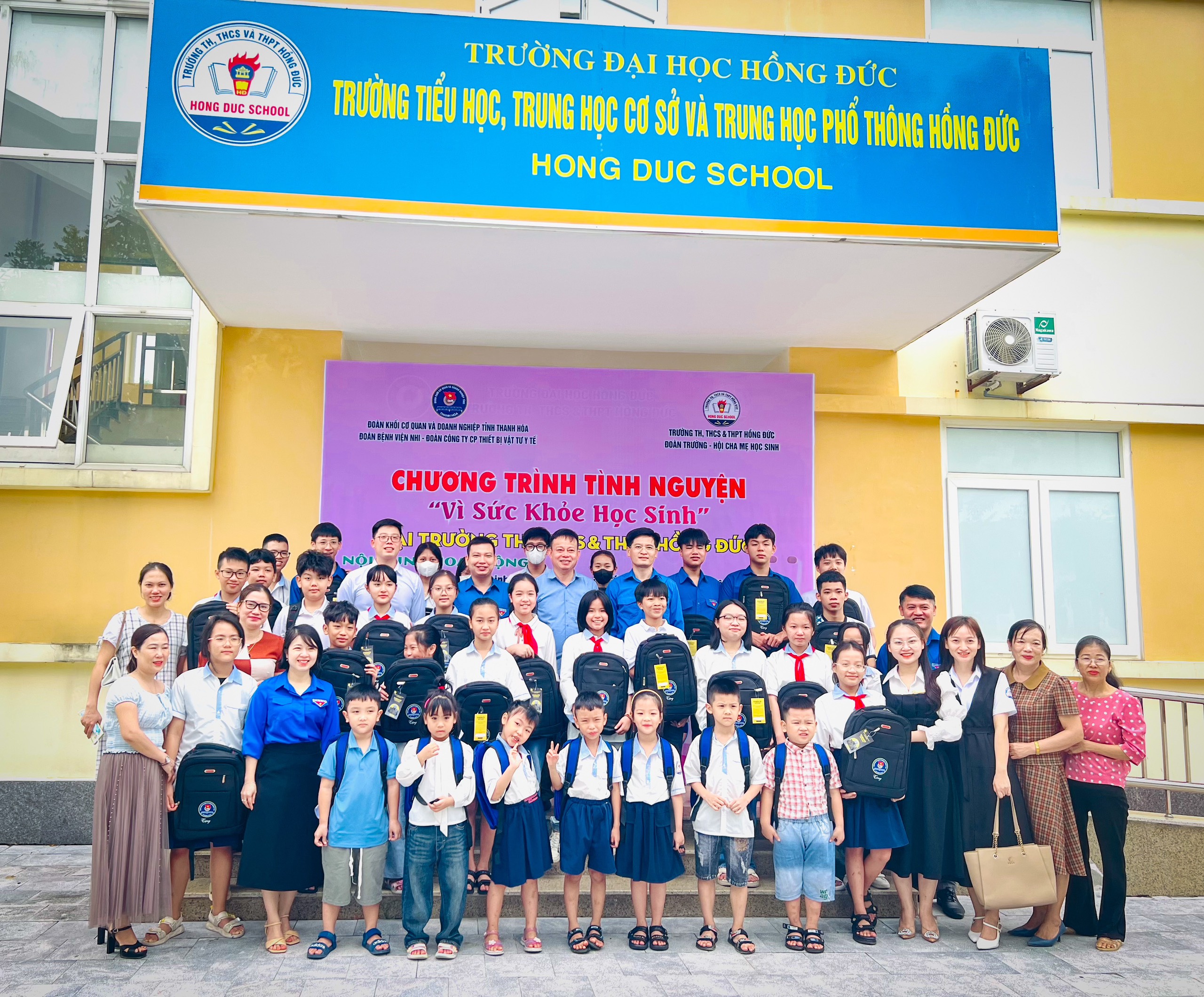 Đoàn trường TH, THCS&THPT Hồng Đức phối hợp với Đoàn Khối Cơ quan và Doanh nghiệp tỉnh tổ chức chương trình tình nguyện “Vì sức khỏe học sinh” tại trường TH, THCS&THPT Hồng Đức 