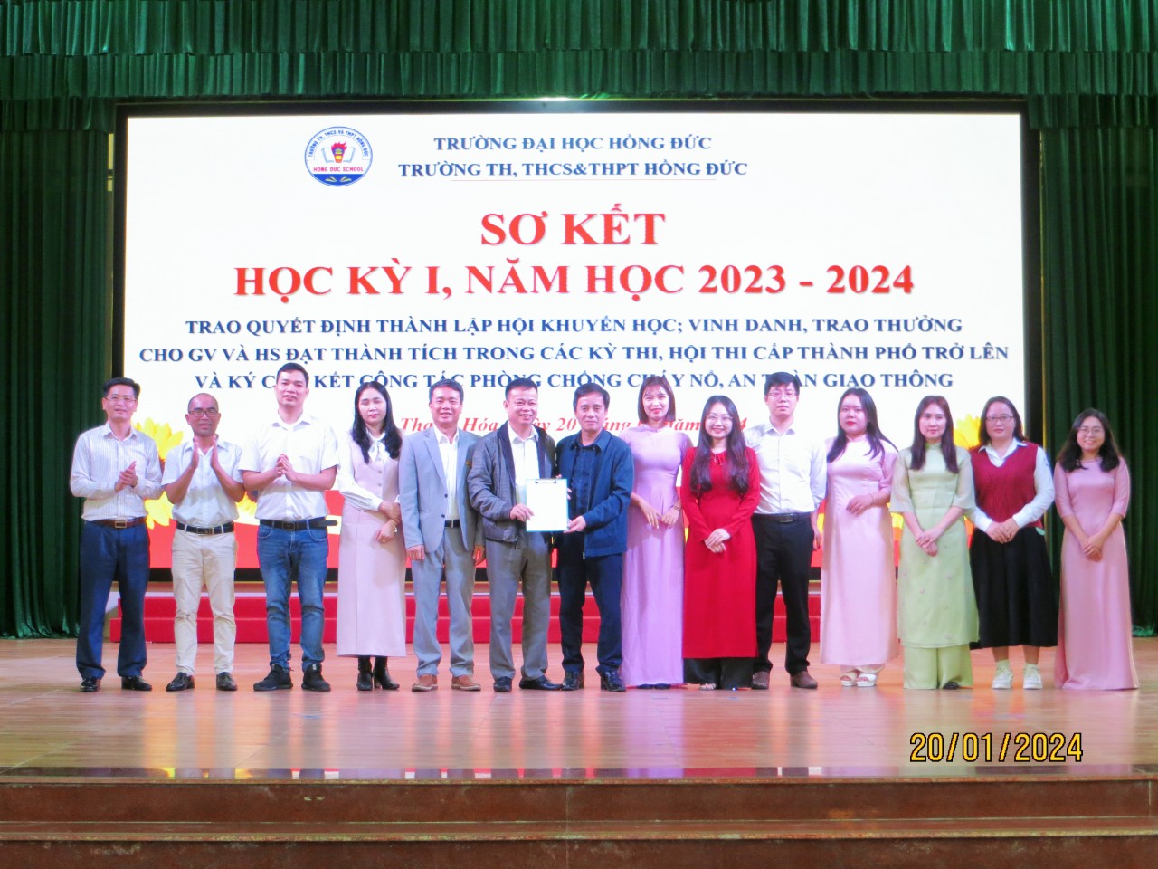 Sơ kết học kì I năm học 2023 - 2024 - Thầy và trò trường TH, THCS&THPT Hồng Đức cùng nhau vững bước