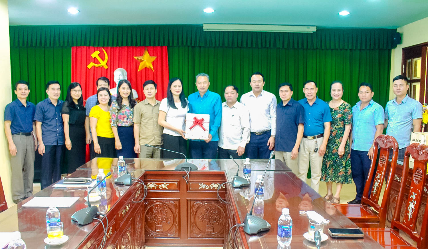 Đoàn cán bộ tỉnh Hủa Phăn, nước CHDCND Lào đến thăm và làm việc tại Trường Đại học Hồng Đức
