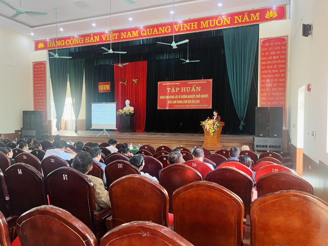 Trường Đại học Hồng Đức tổ chức khoá tập huấn “ Nâng cao năng lực về hướng nghiệp, khởi nghiệp, việc làm trong lĩnh vực du lịch tại huyện Quảng Xương 